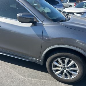 2018 Nissan ROGUE S thumbnail 12