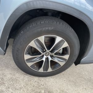 2022 Toyota HIGHLANDER XLE thumbnail 18