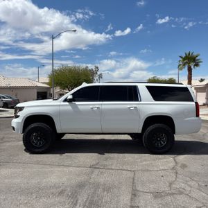 CHEVROLET SUBURBAN LT - 3