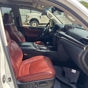 صورة مصغرة 32 لـ 2017 Lexus LX 570 BASE