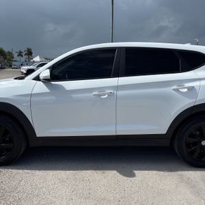 HYUNDAI TUCSON SE - 4