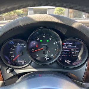 صورة 41 لـ 2018 Porsche MACAN BASE