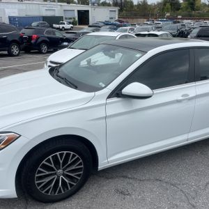 VOLKSWAGEN JETTA SE - 2