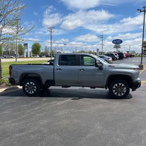 CHEVROLET SILVERADO - 10