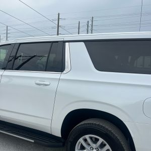 2024 Chevrolet SUBURBAN LT photo 6