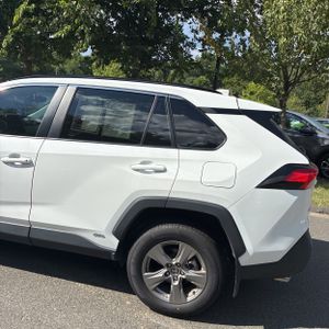 2024 Toyota RAV4 HYBRID XLE — фото 6