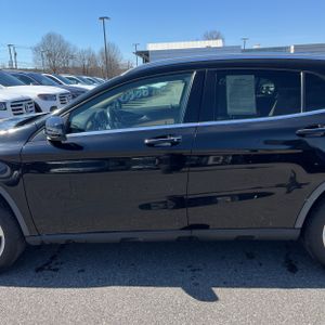 MERCEDES-BENZ GLA - 3