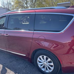 CHRYSLER PACIFICA TOURING L - 6