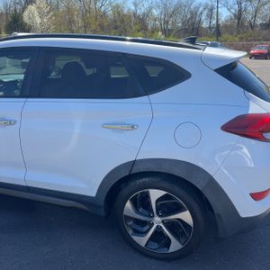 HYUNDAI TUCSON LIMITED - 6
