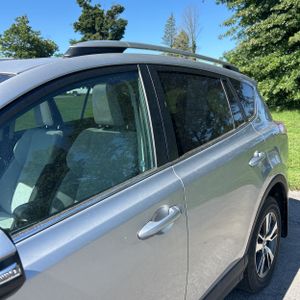 2017 Toyota RAV4 XLE — фото 2