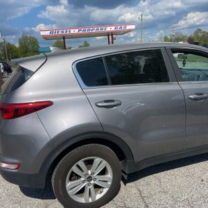 KIA SPORTAGE LX - 8