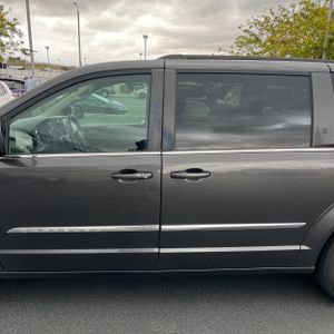 CHRYSLER TOWN AND COUNTRY TOURING - 4