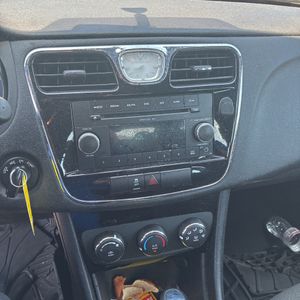 2011 Chrysler 200 LX — миниатюра 36