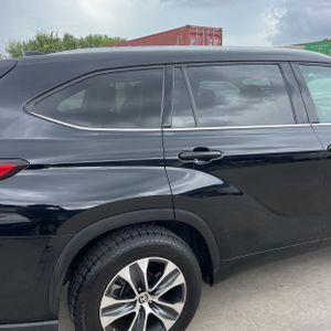 صورة 9 لـ 2020 Toyota HIGHLANDER XLE