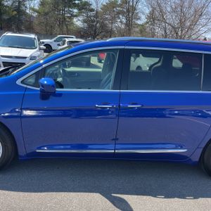 CHRYSLER PACIFICA TOURING L - 4