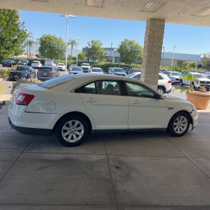 FORD TAURUS SE - 10