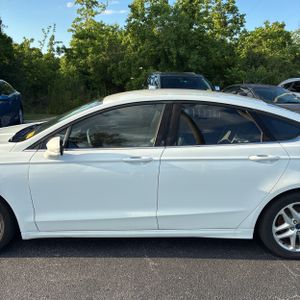 FORD FUSION SE - 3