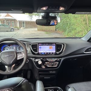 صورة 37 لـ 2025 Chrysler PACIFICA SELECT
