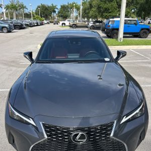صورة مصغرة 15 لـ 2025 Lexus IS 300 BASE