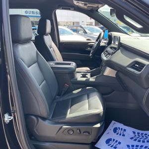 2024 Chevrolet SUBURBAN LT photo 32