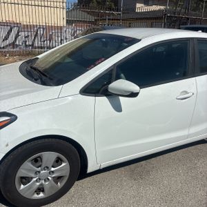 صورة 2 لـ 2017 KIA FORTE LX