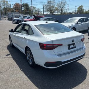 VOLKSWAGEN JETTA SE - 5