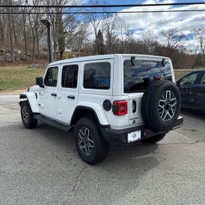 JEEP WRANGLER 4-DOOR SAHARA 4X4 - 5