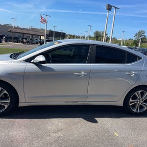 HYUNDAI ELANTRA LIMITED - 4