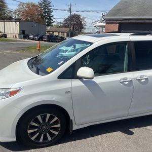 TOYOTA SIENNA - 2