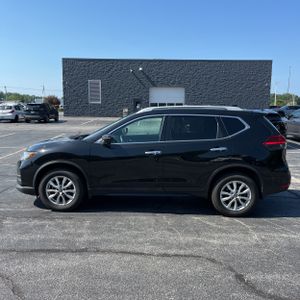 2017 Nissan ROGUE SV — фото 3