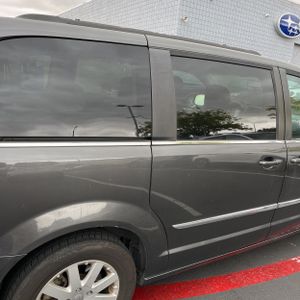CHRYSLER TOWN AND COUNTRY TOURING - 9