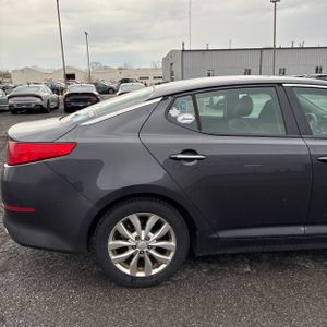 KIA OPTIMA LX - 9