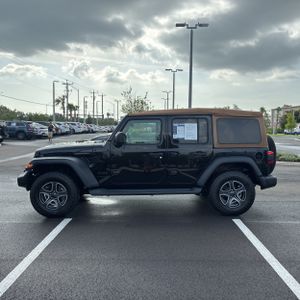 صورة 3 لـ 2020 JEEP WRANGLER UNLIMITED BLACK AND TAN