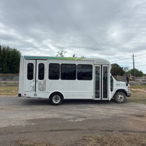 FORD E-350 CUTAWAY - 10