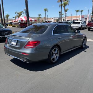 MERCEDES-BENZ E-CLASS - 8