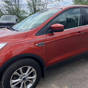 FORD ESCAPE SE - 2