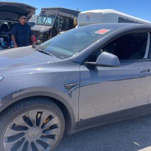 TESLA MODEL Y LONG RANGE - 2