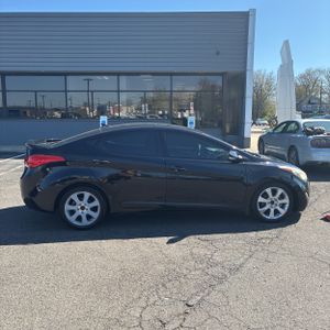 HYUNDAI ELANTRA LIMITED - 10