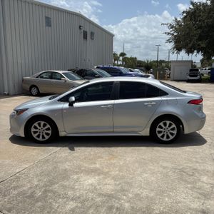 2023 Toyota COROLLA LE photo 3