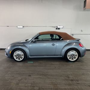 VOLKSWAGEN BEETLE CONVERTIBLE 2.0T FINAL EDITION SEL - 3