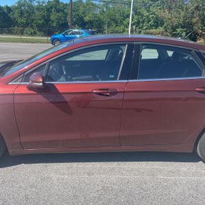 FORD FUSION SE - 4