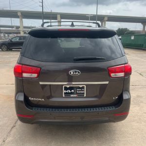 KIA SEDONA LX - 7