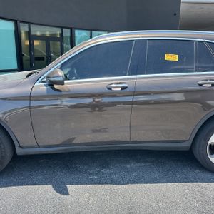 صورة 4 لـ 2017 Mercedes-BENZ GLC