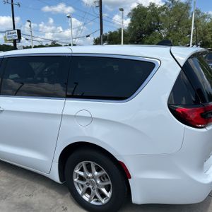 CHRYSLER PACIFICA TOURING L - 6