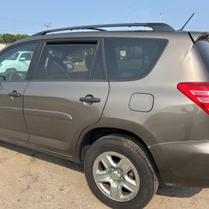 صورة 6 لـ 2011 Toyota RAV4 BASE