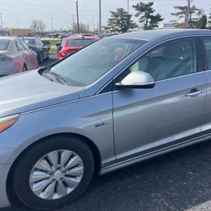 HYUNDAI SONATA HYBRID SE - 2