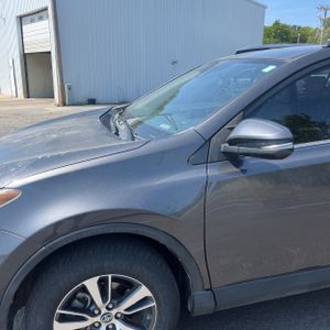 2017 Toyota RAV4 XLE — фото 2