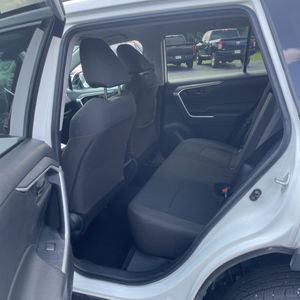 2021 Toyota RAV4 LE — миниатюра 32