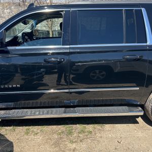 CHEVROLET SUBURBAN LT - 4