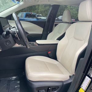صورة 32 لـ 2023 Lexus RX 350 PREMIUM+